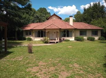 Casa · 222m² · 5 Ambientes · 3 Cocheras · Casa en El Cazador