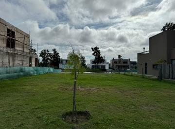 Terreno · 670m² · Lote en Oportunidad - a La Laguna - Orientación Norte