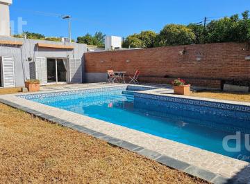 Casa · 286m² · 6 Ambientes · 3 Cocheras · Casa en Venta 4 Dorm., Pileta, Cochera Triple Ideal Comercial
