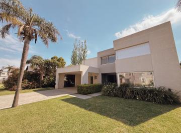 Casa · 35m² · 12 Ambientes · 4 Cocheras · Funes Hills Cadaques - Casa de 3 Dorm. con Pileta en Venta - Barrio Privado