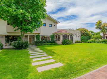 Casa · 326m² · 7 Ambientes · Chalet - 2 Lotes - Reciclada - Moderna - Parque Luro