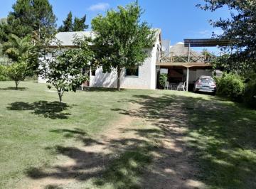 Casa · 140m² · 4 Ambientes · 1 Cochera · Casa en La Barra. 3 Dorm. y Barbacoa
