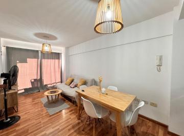 Departamento · 44m² · 2 Ambientes · Venta: a 20 m de La Facultad de Medicina, un Dormitorio, Al Frente, con Amenities: Pileta y Parrilla