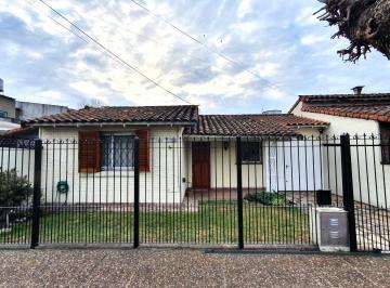 Casa · 133m² · 2 Dormitorios · 2 Cocheras · Casa de 3 Ambientes en Venta, Ituzaingó Norte