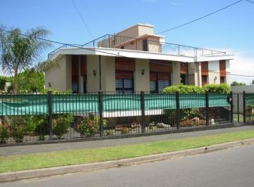 Casa · 311m² · 4 Ambientes · 5 Cocheras · Venta Casa 4 Ambientes en Venta, Ituzaingó Norte