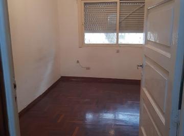 Casa de 4 ambientes, La Matanza · Casa con Patio en Alquiler Ramos Mejia