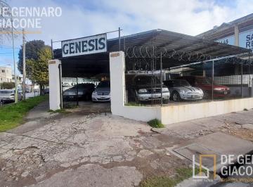 Local comercial · 396m² · Galpon en Av Luro