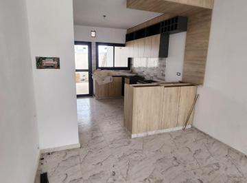 Casa · 100m² · 4 Ambientes · 2 Cocheras · Dúplex en Venta en Colinas de Manantiales - 2 Dorm. - en Pb