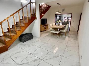 Casa · 200m² · 4 Ambientes · 1 Cochera · Casa - Sarandi