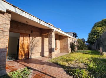 Casa de 7 ambientes, Córdoba · Que Lindo Patio! Casa con Tremendo Jardin en Zona Norte!