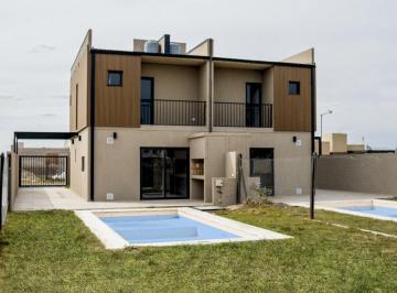 Casa · 125m² · 4 Ambientes · 1 Cochera · Casa en Funes Norte