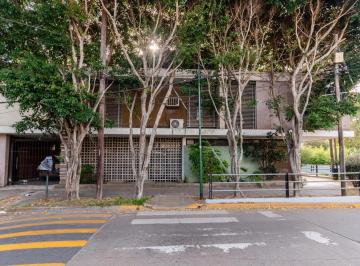 PH · 130m² · 4 Ambientes · Estupendo PH con Dos Patios en Acassuso, Cerca de Todo.