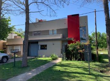 Casa · 5 Ambientes · 2 Cocheras · Venta/casa/paseo del Este