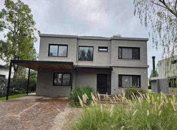 Casa · 262m² · 7 Ambientes · 2 Cocheras · Oportunidad! Apto Crédito! Casa en Venta en Saint Thomas Este, Esteban Echeverría, G. B. a. Zona Sur