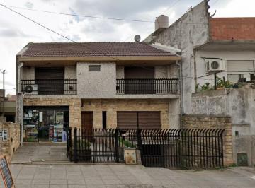 Casa · 298m² · 4 Ambientes · 1 Cochera · Casa 4 Ambientes C/ Local y Garaje - San Justo