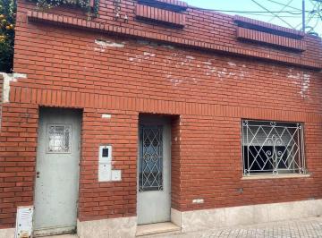 Casa · 90m² · 4 Ambientes · Casa Céntrica a Reciclar.