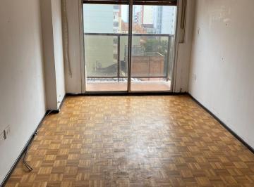 Departamento de 3 ambientes, Lomas de Zamora · Dto. 3 Amb en Italia y Loria, Pleno Lomitas