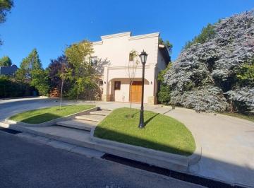 Casa · 300m² · 5 Ambientes · 5 Cocheras · Venta Casa 4 Ambientes en Fincas del Lago