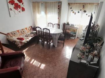 Casa · 175m² · 11 Ambientes · 1 Cochera · Edificio con Varias Viviendas Muy Buen Ubicado. Venta en Block.