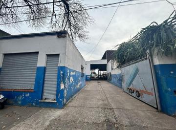 Bodega-Galpón · 1450m² · Importante Lote de 2331 m², Sobre Ayolas 500, Doble Ingreso