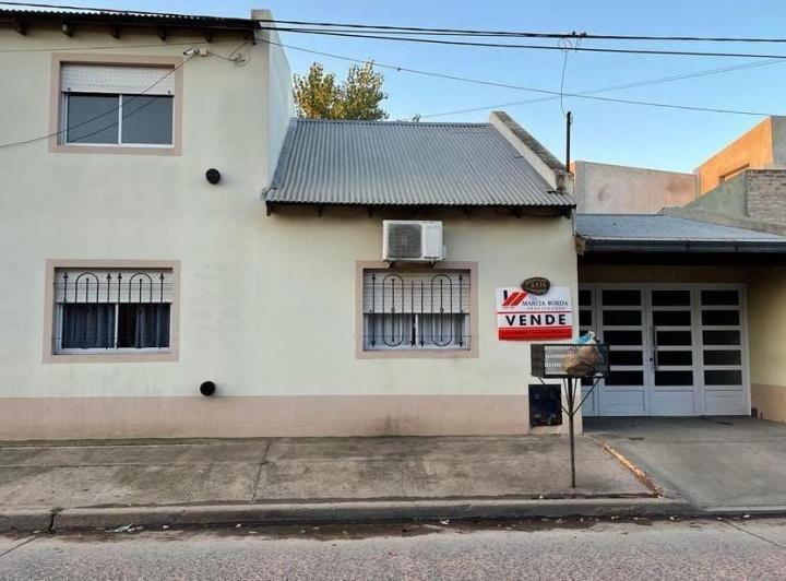 Casa · 200m² · 5 Ambientes