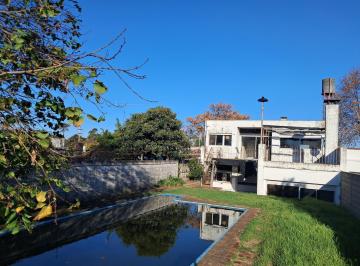 Casa · 218m² · 7 Ambientes · 2 Cocheras · Casa en Ruta 1 Frente Parque Ferrando