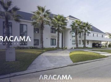 Casa · 1050m² · 7 Ambientes · 4 Cocheras · Casa en Venta en Saint Thomas Este Oeste - Canning