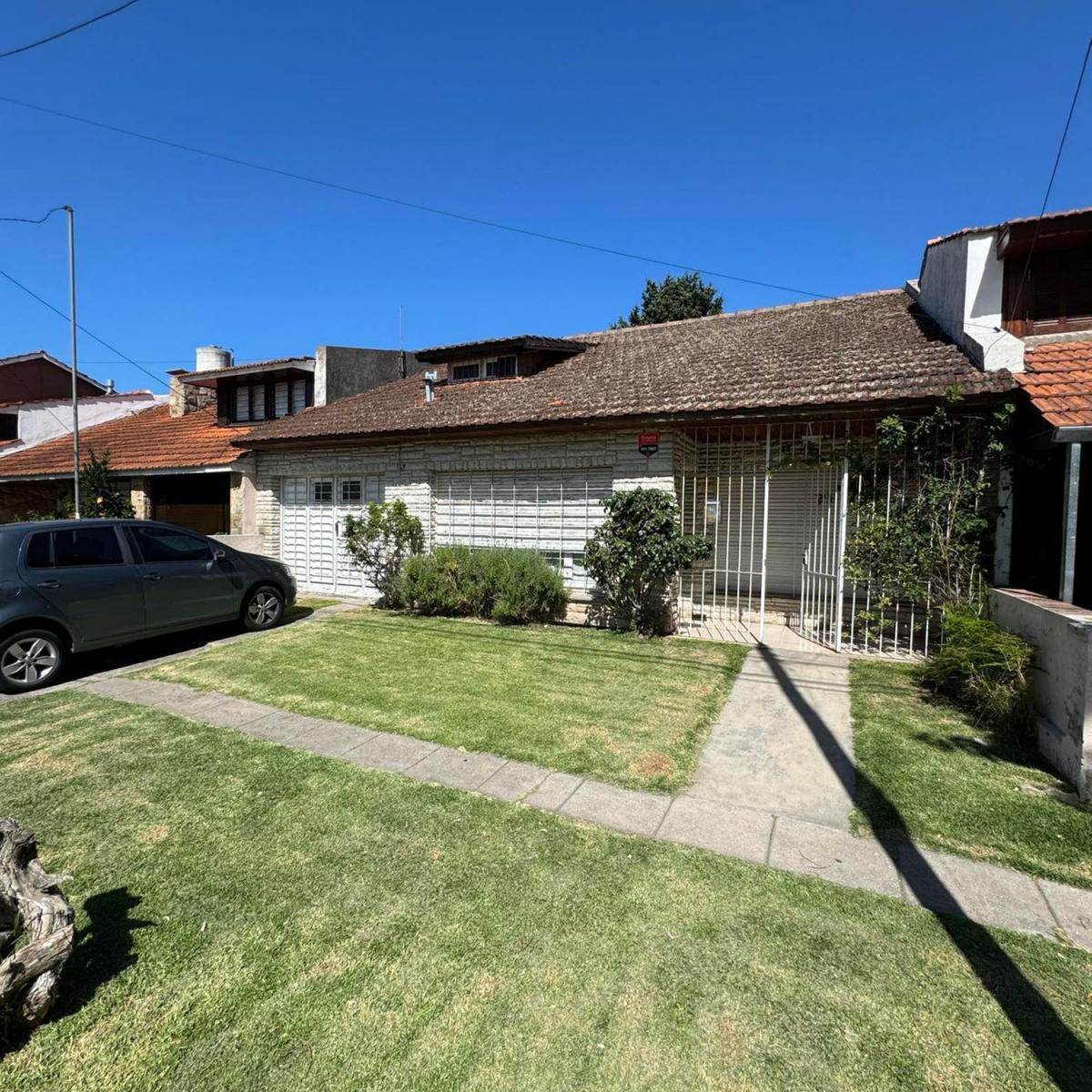 Chalet 2 dorm, 342m² con garage y gran parque — Constitución