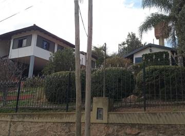 Casa de 4 ambientes, Villa Carlos Paz · Venta de Casa en Importante Barrio de Carlos Paz