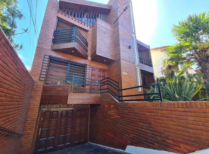 Casa · 350m² · 5 Ambientes · 3 Cocheras