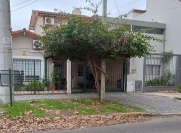 Casa de 4 ambientes, Lomas de Zamora · Chalet 4 Amb en Venta