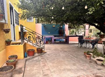 Casa · 196m² · 6 Ambientes · 2 Cocheras · Vendo Casa 2 Dorm. - Arguello - 720 m² Terreno