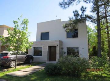 Casa · 218m² · 5 Ambientes · 2 Cocheras · Boat Center - Tigre