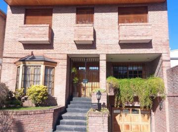 Casa · 238m² · 5 Ambientes · 2 Cocheras · Casa - Victoria