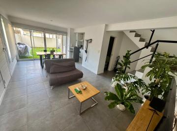 Casa · 77m² · 3 Ambientes · 1 Cochera · Dúplex en Venta a Dos Cuadras de La Laguna de Chascomús