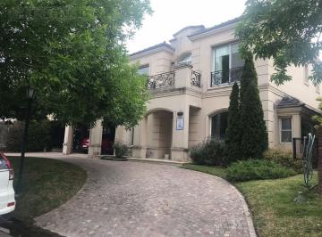 Casa · 350m² · 7 Ambientes · Casa - Escobar - Barrio Septiembre