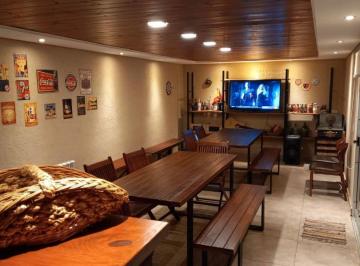 Casa de 10 ambientes, Córdoba · Casa en Venta en 'El Bosque' – 4 Dorm. - Quincho