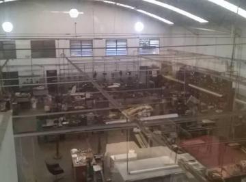 Bodega-Galpón · 980m² · Excelente Inmueble Industrial
