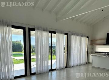 Casa · 124m² · 5 Ambientes · 2 Cocheras · Casa en Venta con Renta San Sebastián Mb