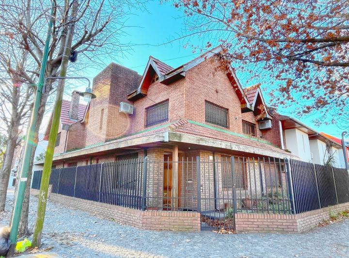 Casa · 300m² · 7 Ambientes
