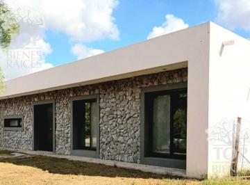 Casa · 160m² · 4 Ambientes · 1 Cochera · Casa en Alquiler en El Cantón, Escobar, G. B. a. Zona Norte