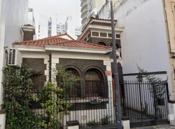 Casa · 210m² · 6 Ambientes · 1 Cochera · Hermosa Casa Sobre Gorostiaga y Cabildo
