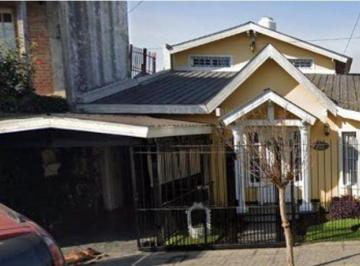 Casa de 4 ambientes, Morón · Casa Tipo Chalet en Lote Propio con Fondo