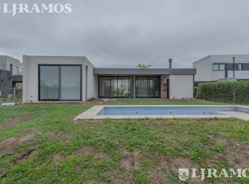 Casa · 836m² · 4 Ambientes · 2 Cocheras · Casa 4 Ambientes en El Canton Golf - Pg
