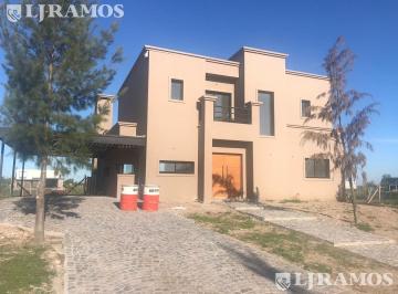 Casa · 250m² · 5 Ambientes · Casa - El Naudir