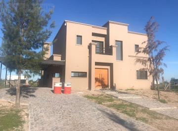 Casa · 250m² · 5 Ambientes · Casa - El Naudir