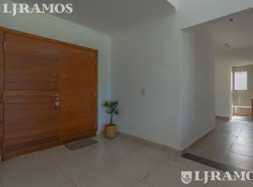 Casa · 220m² · 4 Ambientes · 1 Cochera · Casa en San Matias Pg