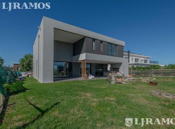 Casa · 246m² · 6 Ambientes · 2 Cocheras · Casa en San Matias Pg