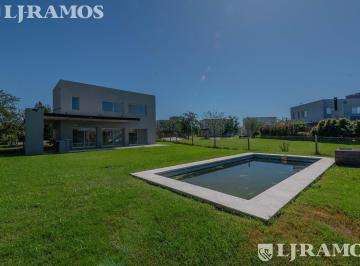 Casa · 178m² · 4 Ambientes · 1 Cochera · Venta de Casa 4 Ambientes (Con Renta) en Canton Islas Pg