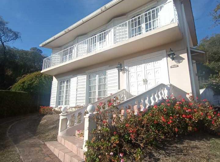Casa · 200m² · 3 Dormitorios · 2 Cocheras